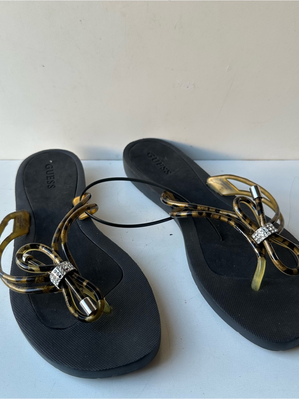 Guess Black Flip Flop Sandals Rhinestone Bow Thong Women’s Size 40 (US 9)